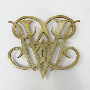 WILLIAMSBURG Queen Ann Cypher Brass Trivet VA Metalcrafters Vintage ©1950 XL